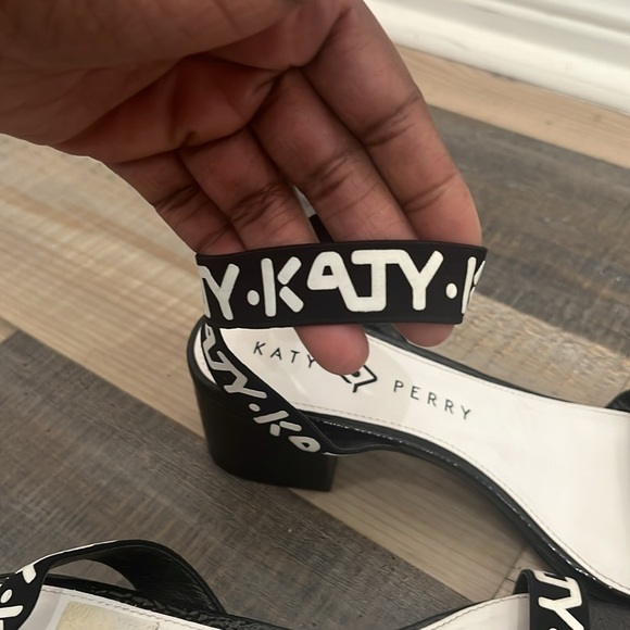 Katy Perry The IZZY Elastic Patent Heeled Sandals Black size 7M/37 Black White - Picture 8 of 11
